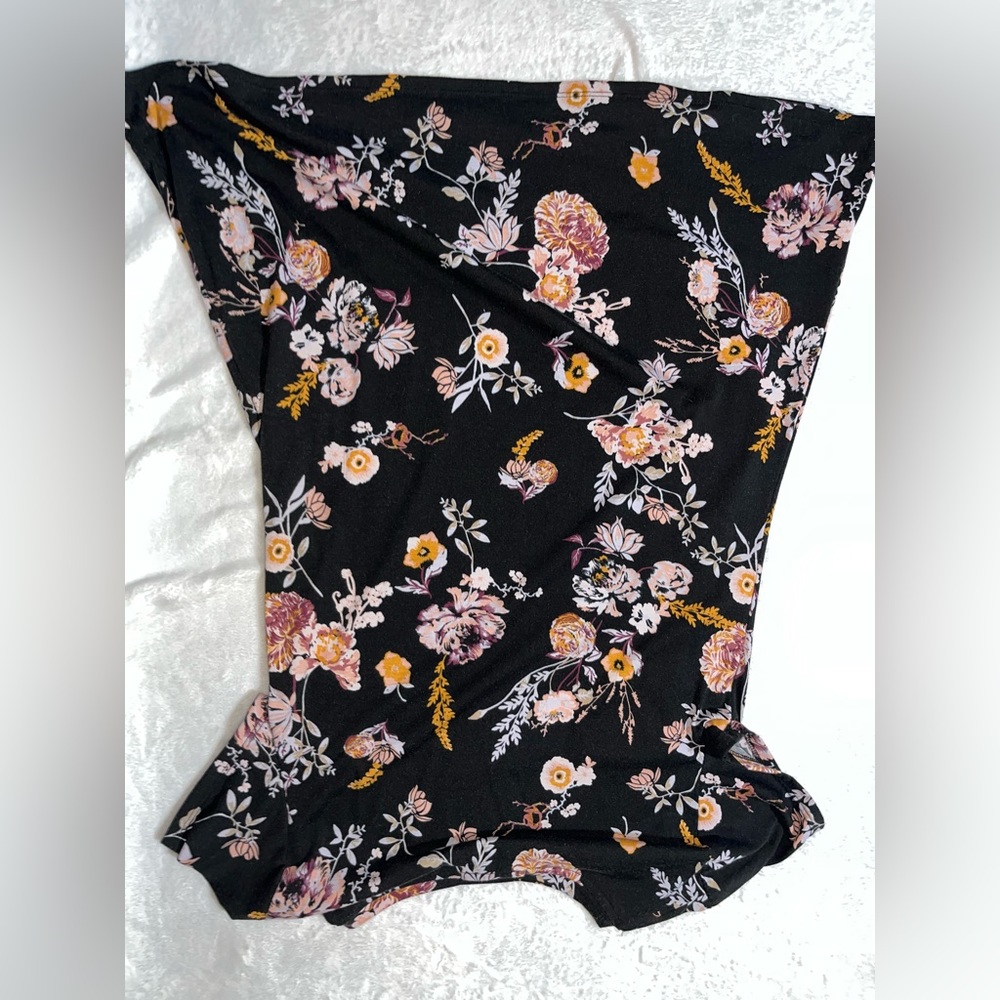 Black floral, velvet pocket, short dress.